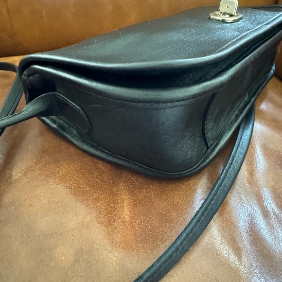 Vintage Black Turn Lock Leather Crossbody Dinky Bag Purse - Picture 8 of 15